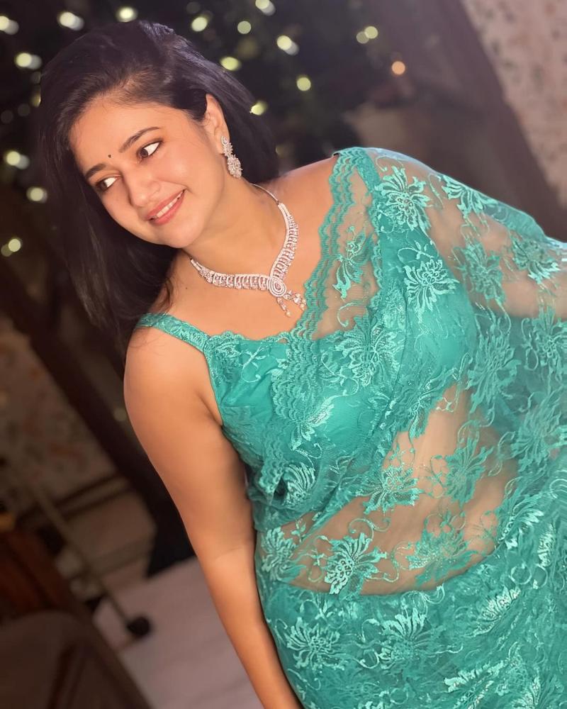 poonam-bajwa-hot-photos